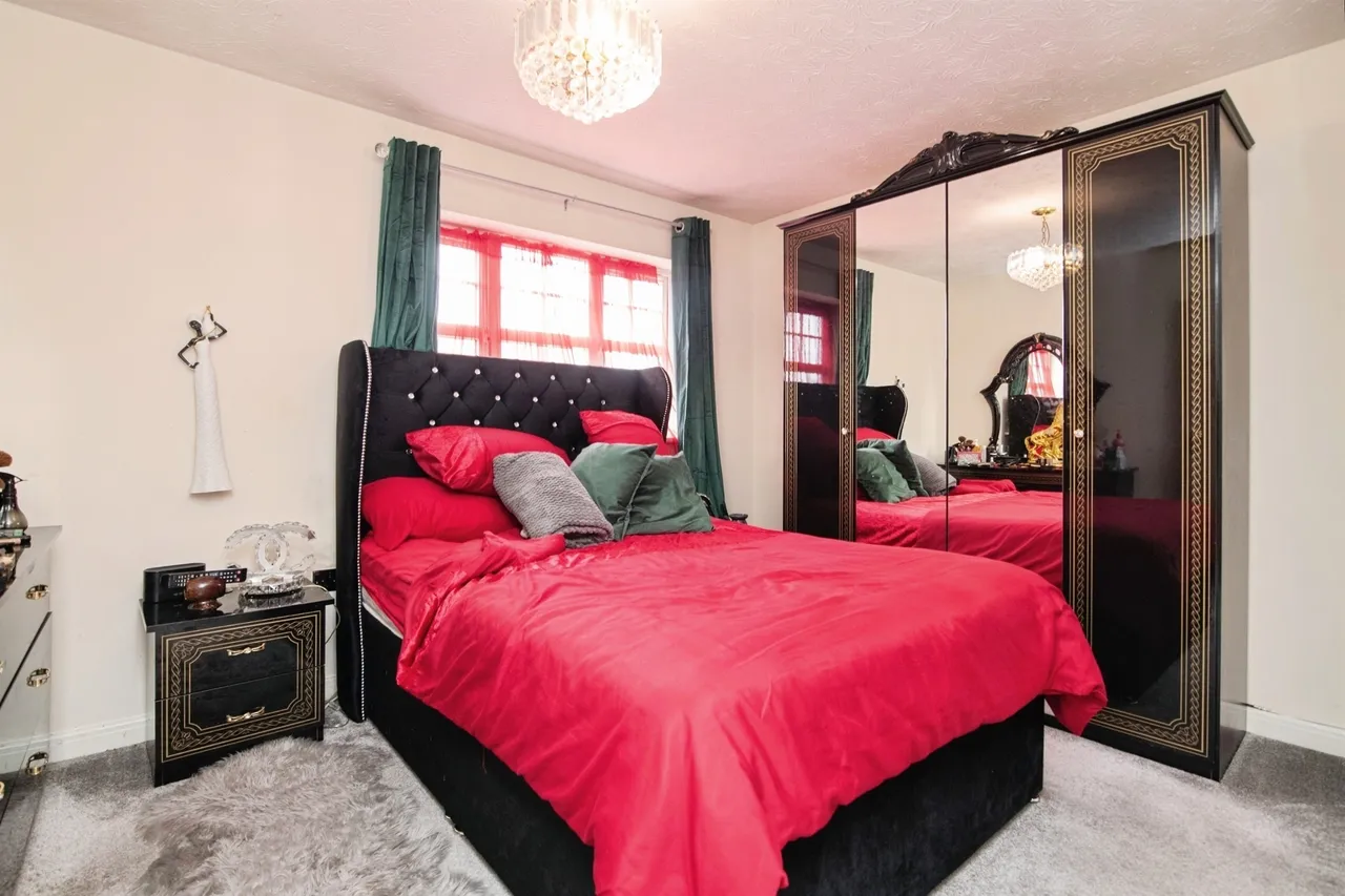 Edwin Phillips Drive, West Bromwich, photo 6