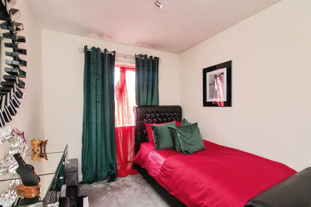 Edwin Phillips Drive, West Bromwich, photo 8