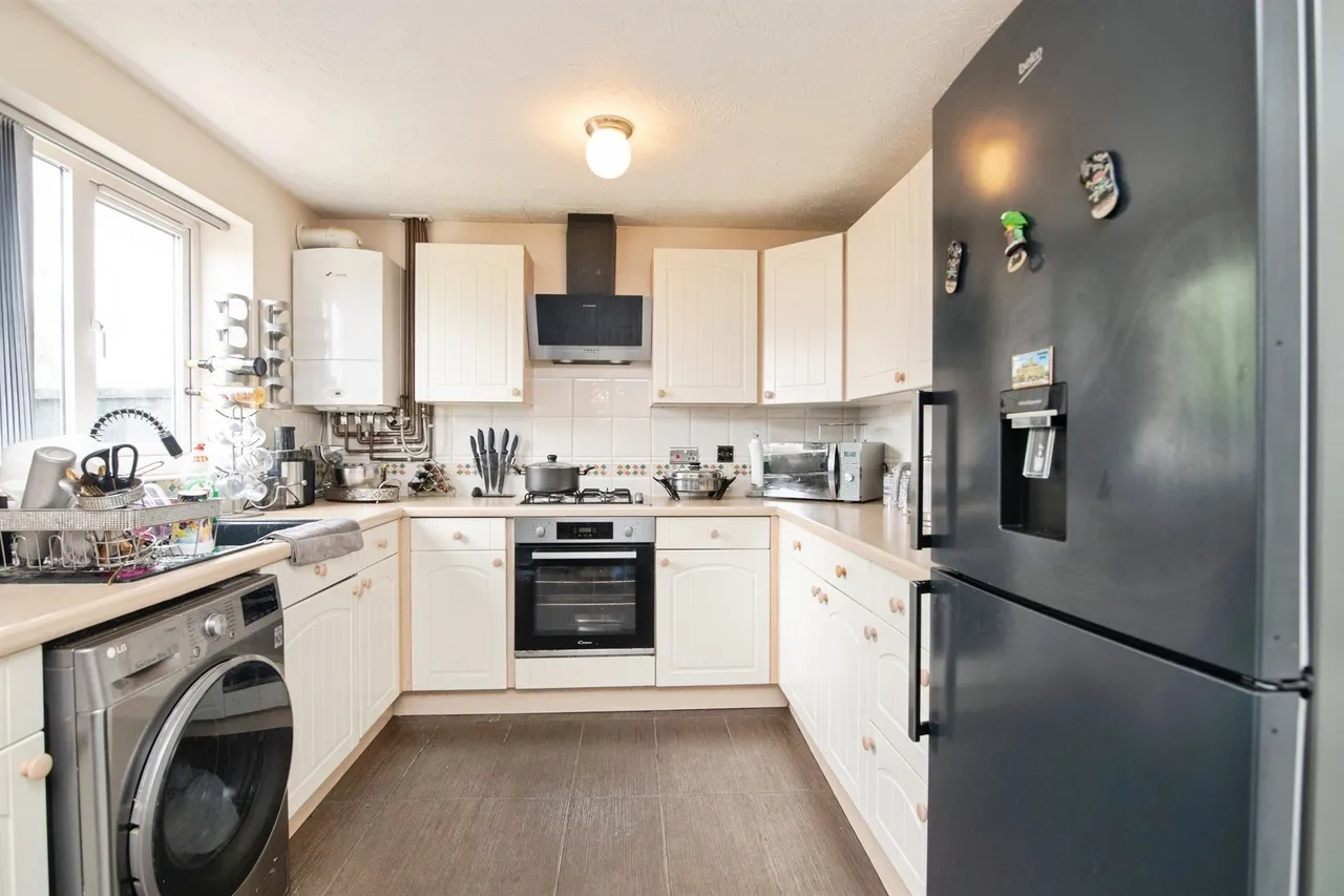 Edwin Phillips Drive, West Bromwich, photo 5