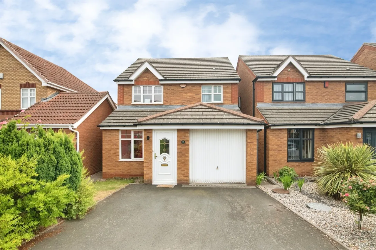 3 bed house for sale — Edwin Phillips Drive, West Bromwich