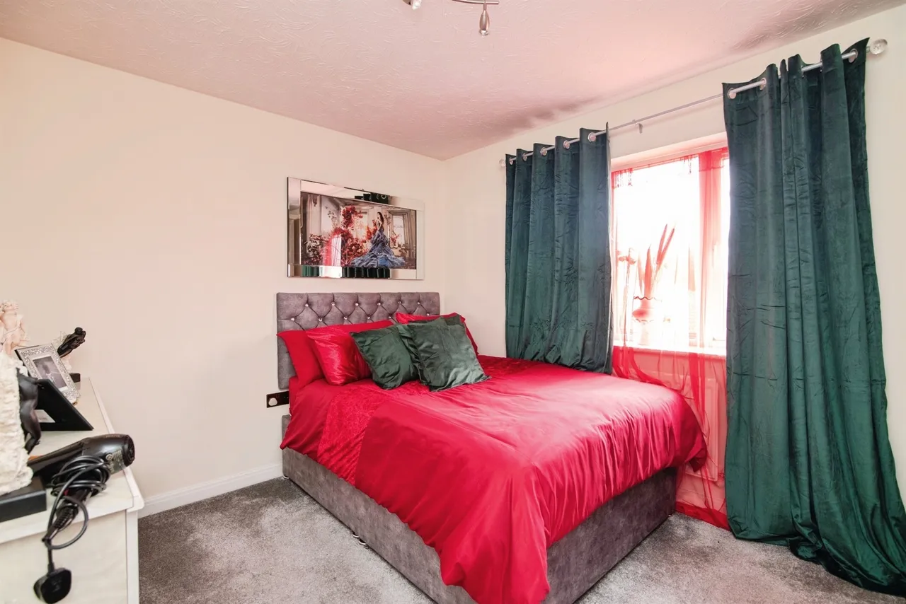 Edwin Phillips Drive, West Bromwich, photo 9