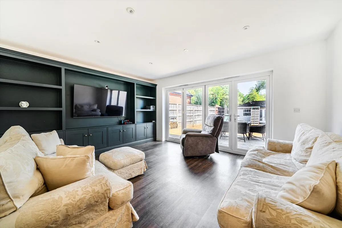 Alexander Close, Finchampstead, RG40, photo 4