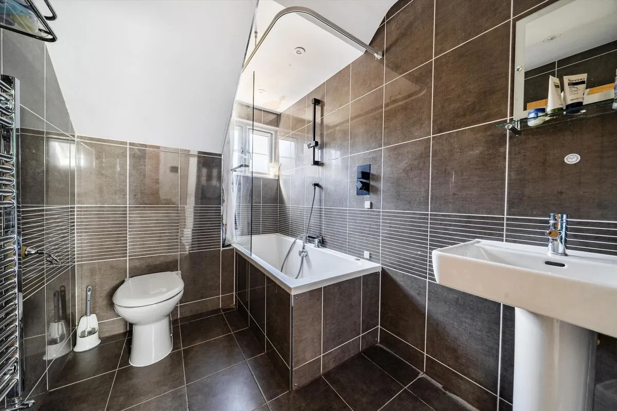 Alexander Close, Finchampstead, RG40, photo 16