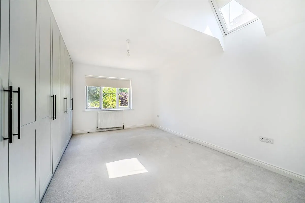 Alexander Close, Finchampstead, RG40, photo 12