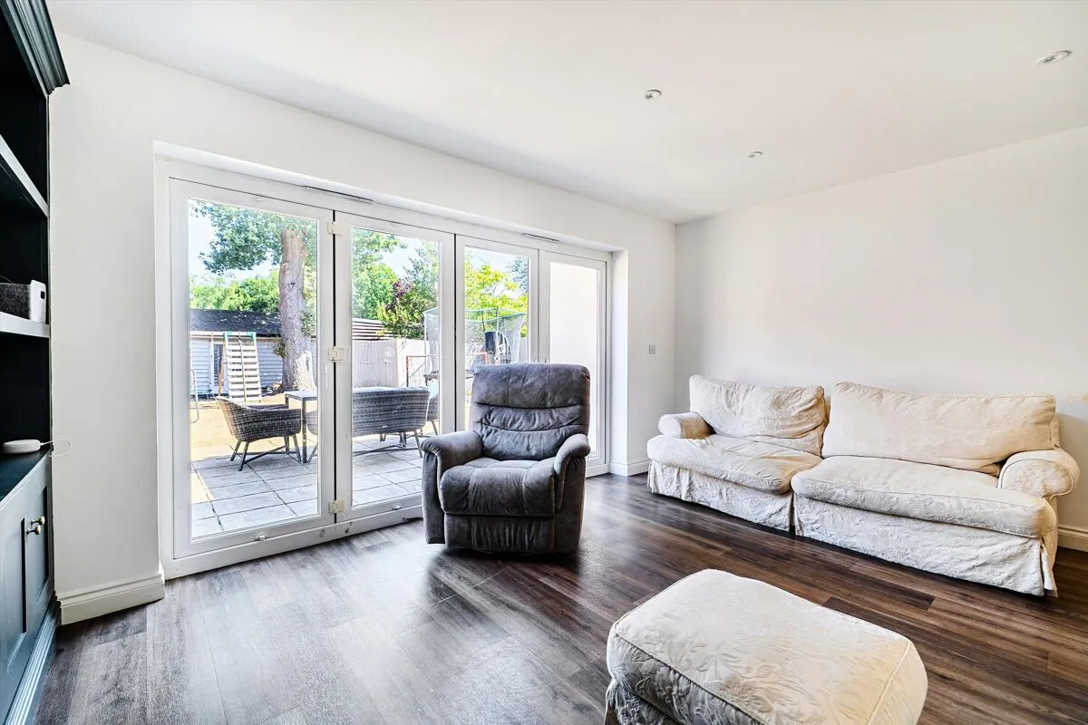 Alexander Close, Finchampstead, RG40, photo 5