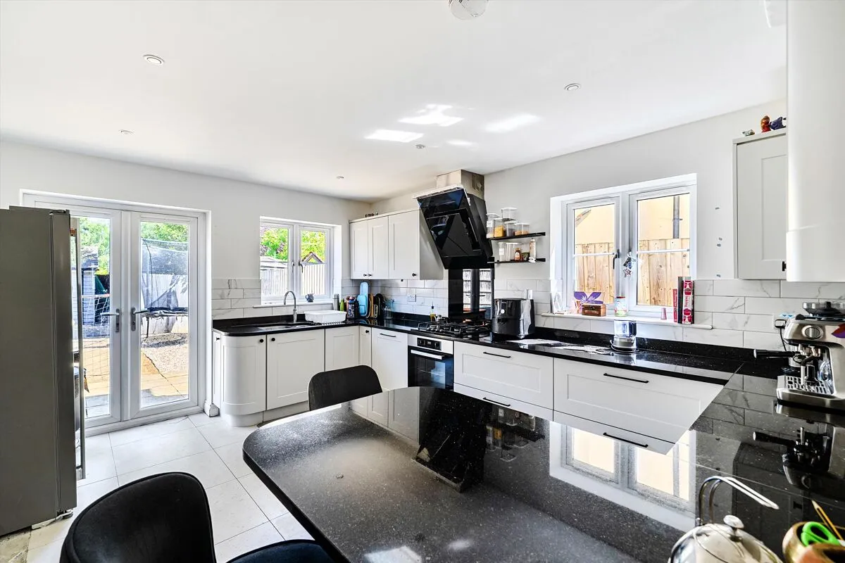 Alexander Close, Finchampstead, RG40, photo 2