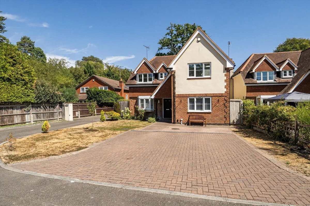 Alexander Close, Finchampstead, RG40, photo 18