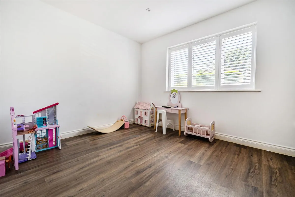 Alexander Close, Finchampstead, RG40, photo 15