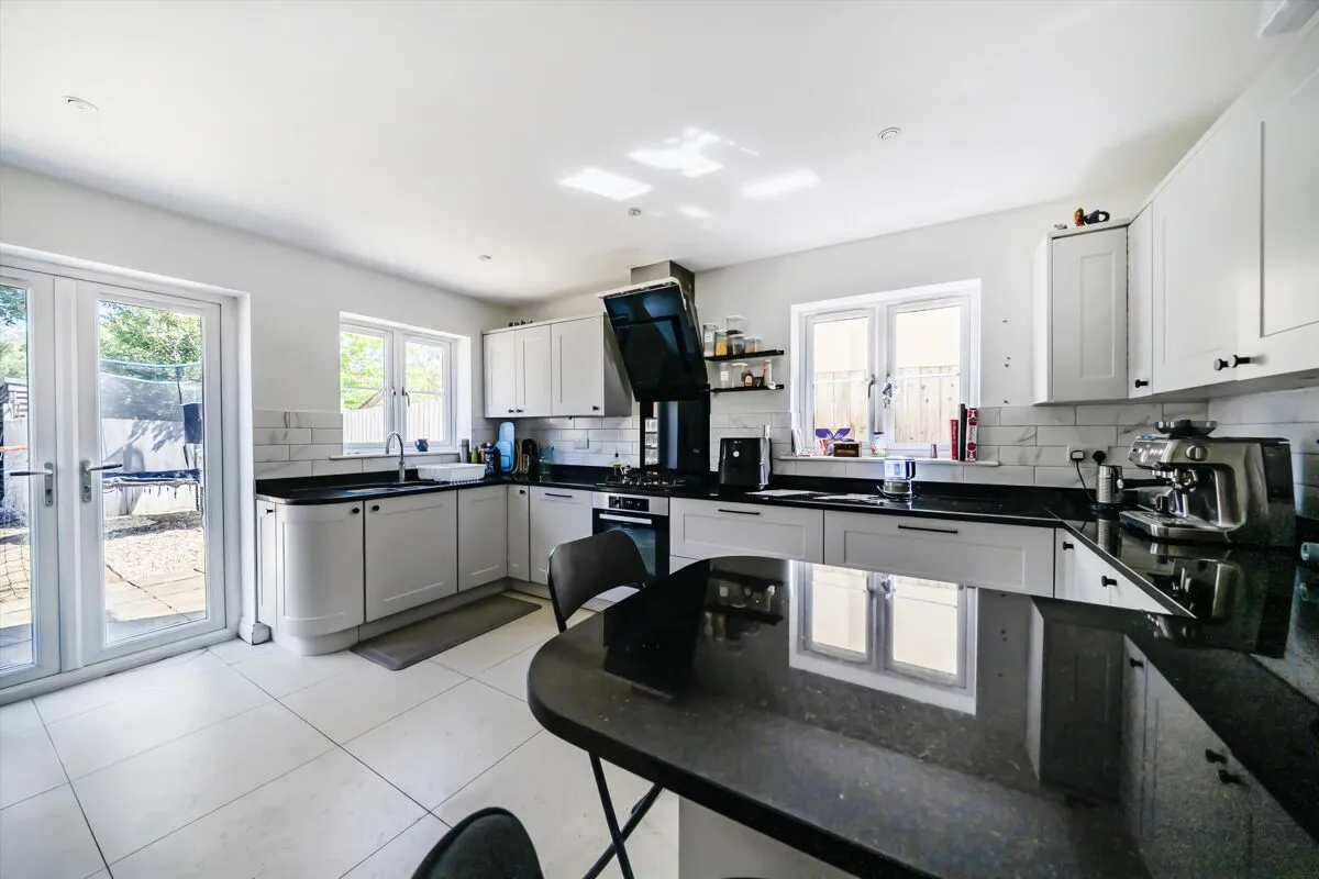 Alexander Close, Finchampstead, RG40, photo 6