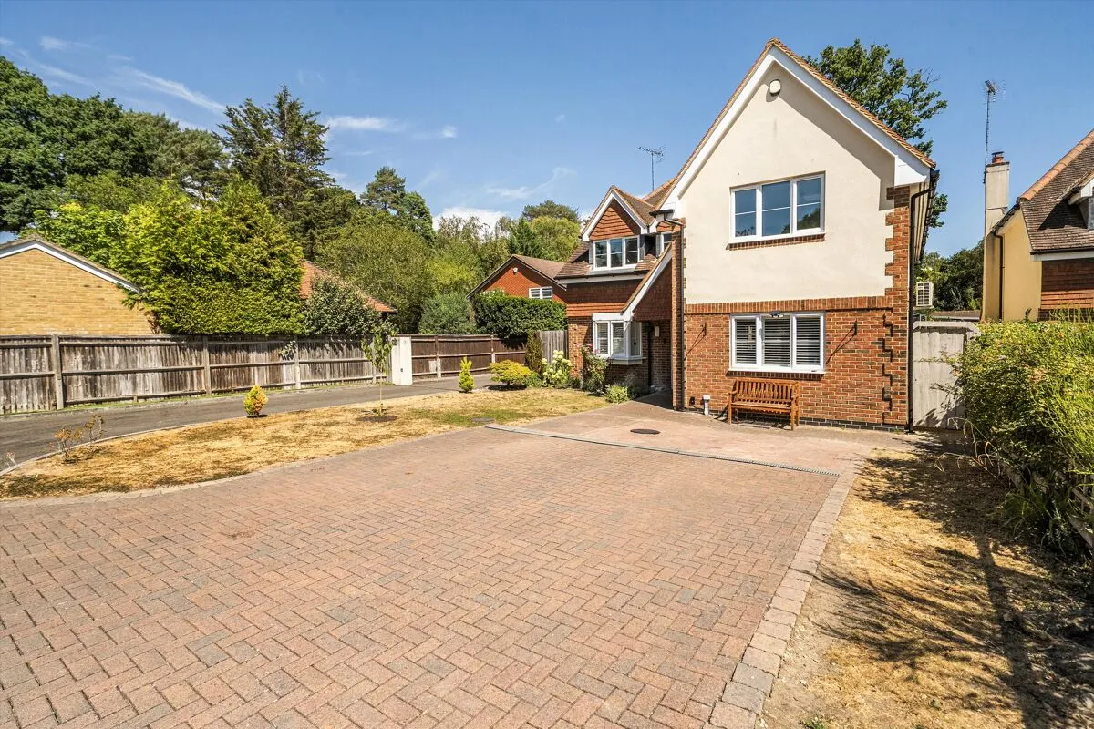 Alexander Close, Finchampstead, RG40, photo 17
