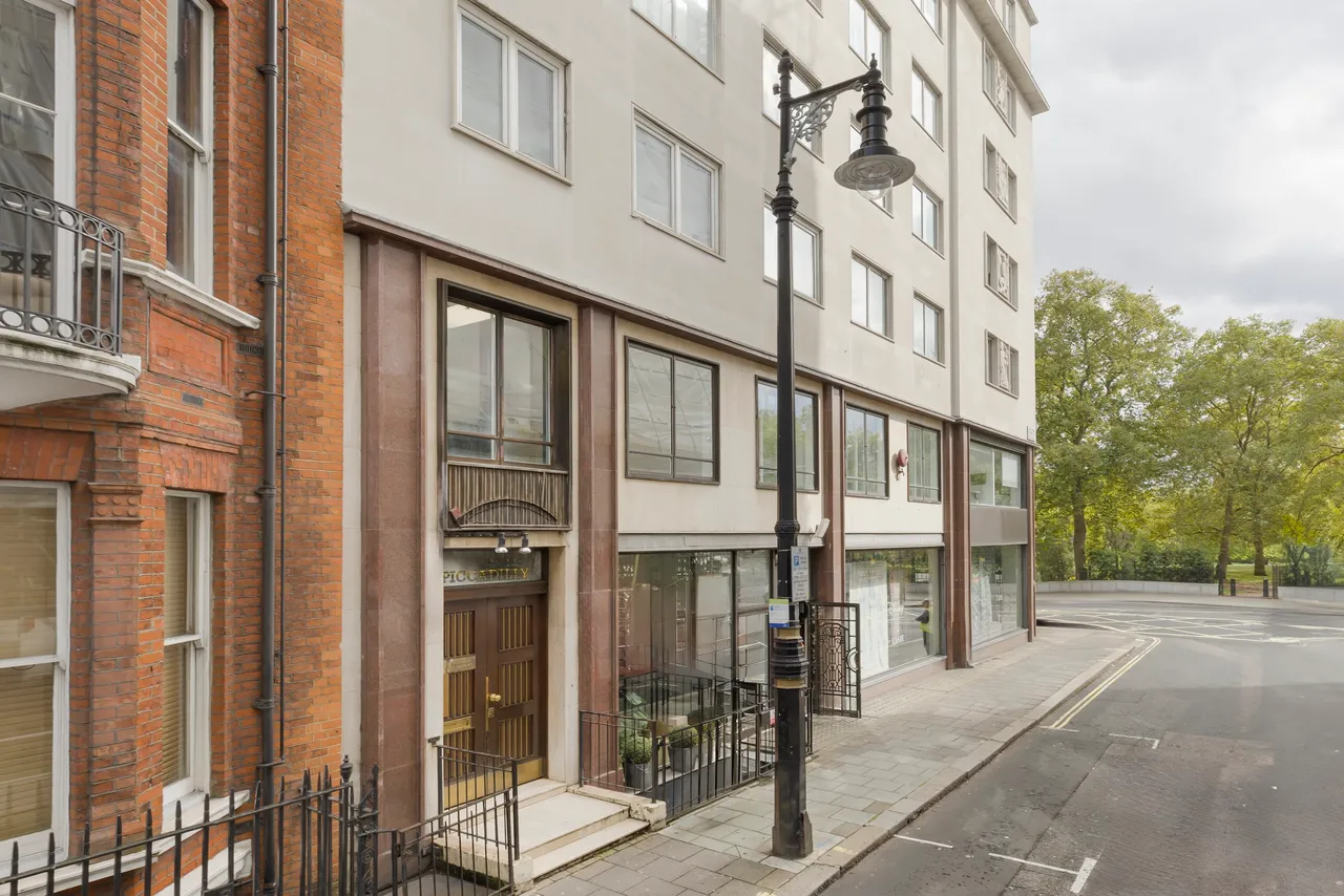 Piccadilly, Mayfair, London, photo 11