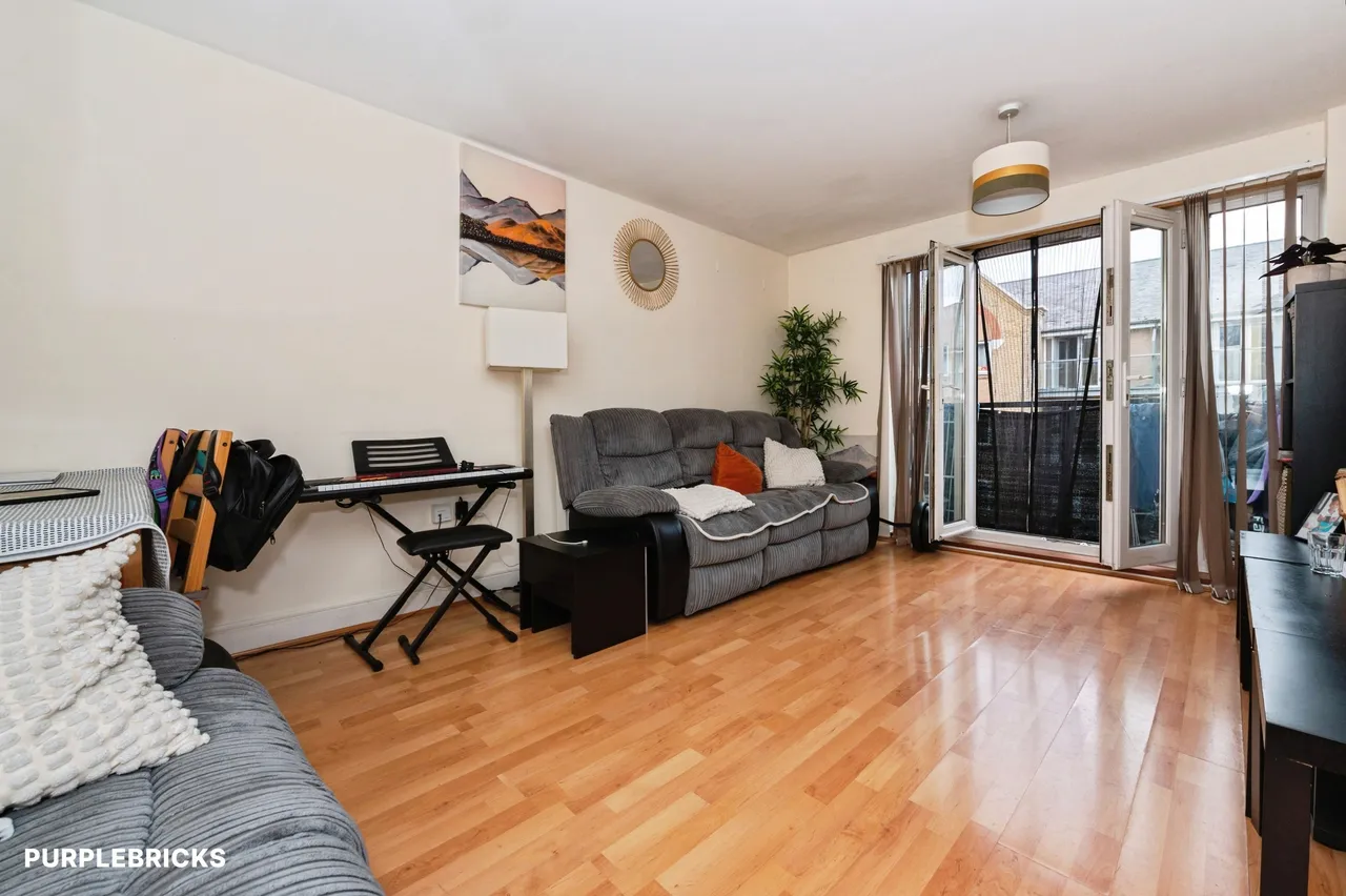 Black Eagle Drive, Gravesend, DA11, photo 3
