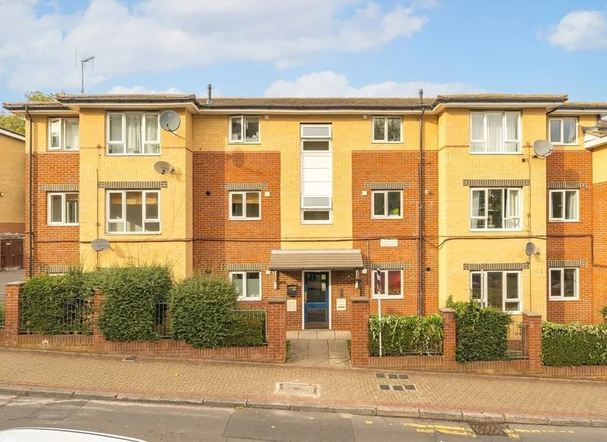 3 bed flat to rent, Cortis Road, Putney, SW15