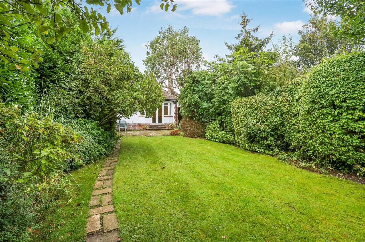 Anne Boleyn's Walk, Cheam, SM3, photo 17