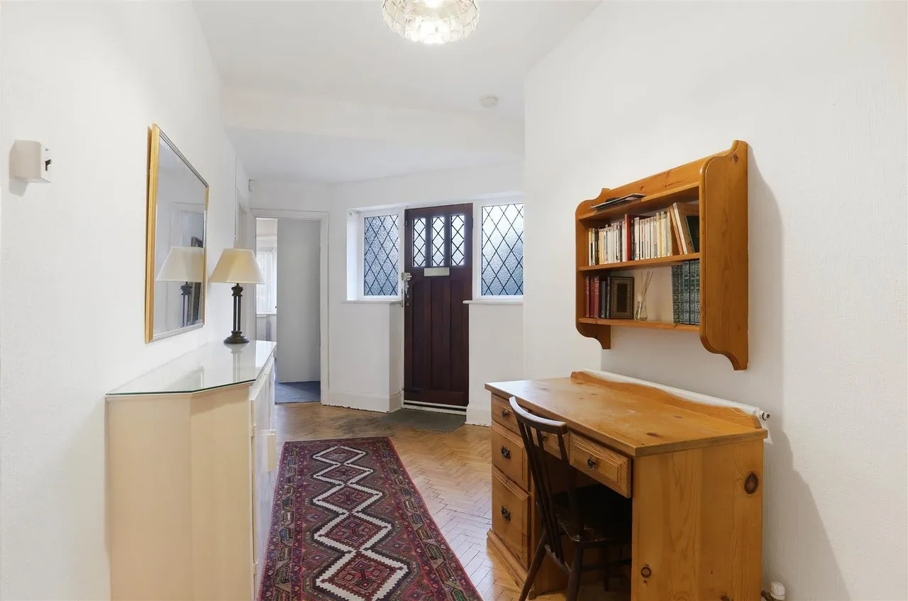 Anne Boleyn's Walk, Cheam, SM3, photo 22