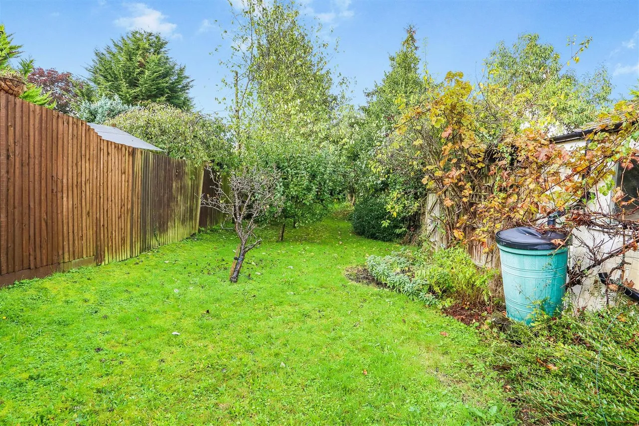 Anne Boleyn's Walk, Cheam, SM3, photo 21
