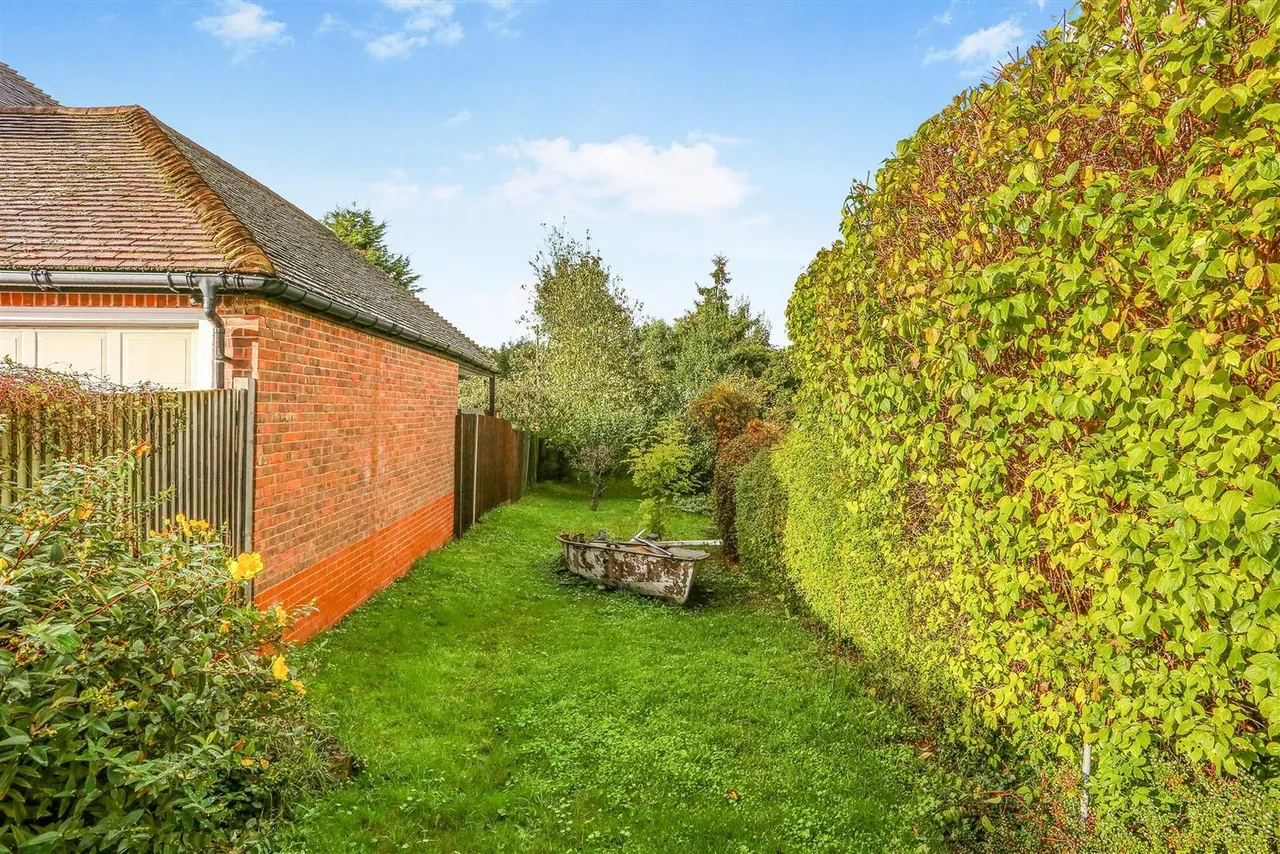 Anne Boleyn's Walk, Cheam, SM3, photo 20