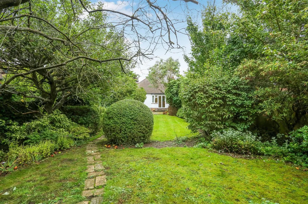 Anne Boleyn's Walk, Cheam, SM3, photo 16