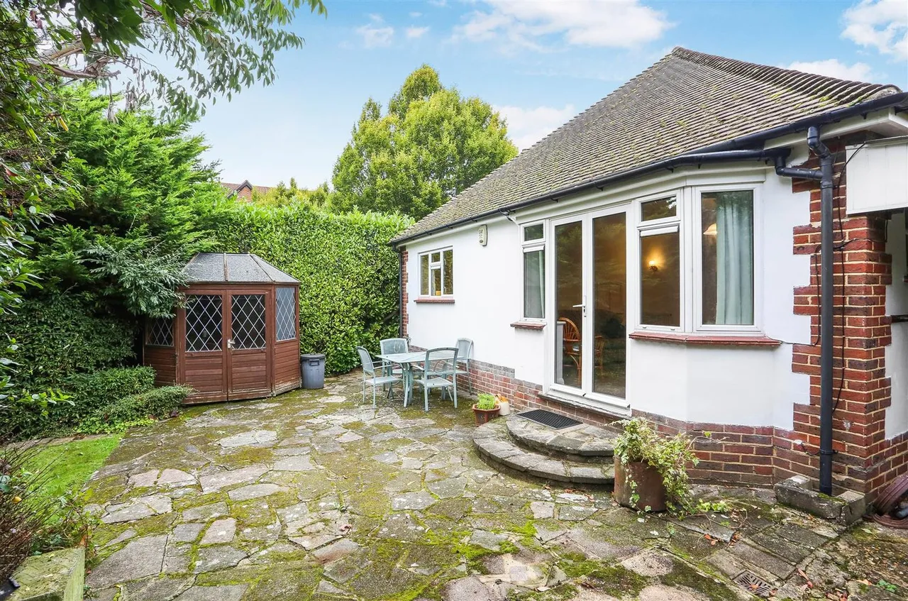 Anne Boleyn's Walk, Cheam, SM3, photo 18