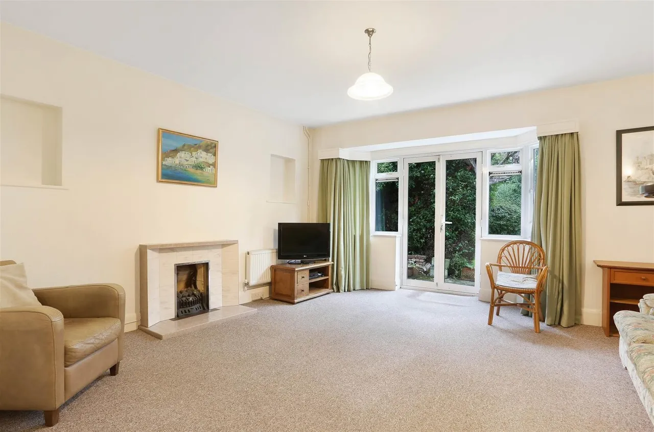 Anne Boleyn's Walk, Cheam, SM3, photo 5