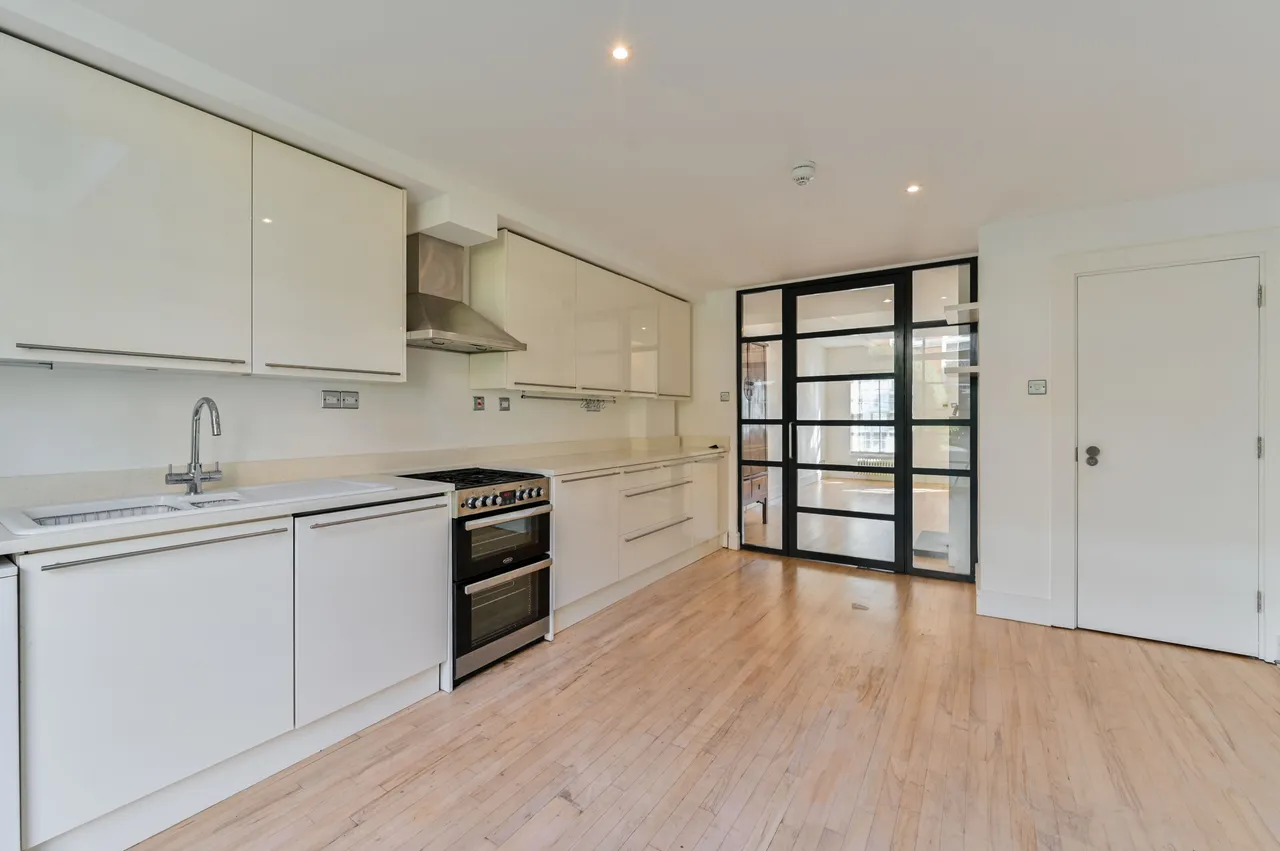 London, SW11, photo 6