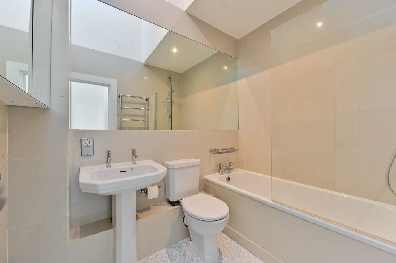 London, SW11, photo 11