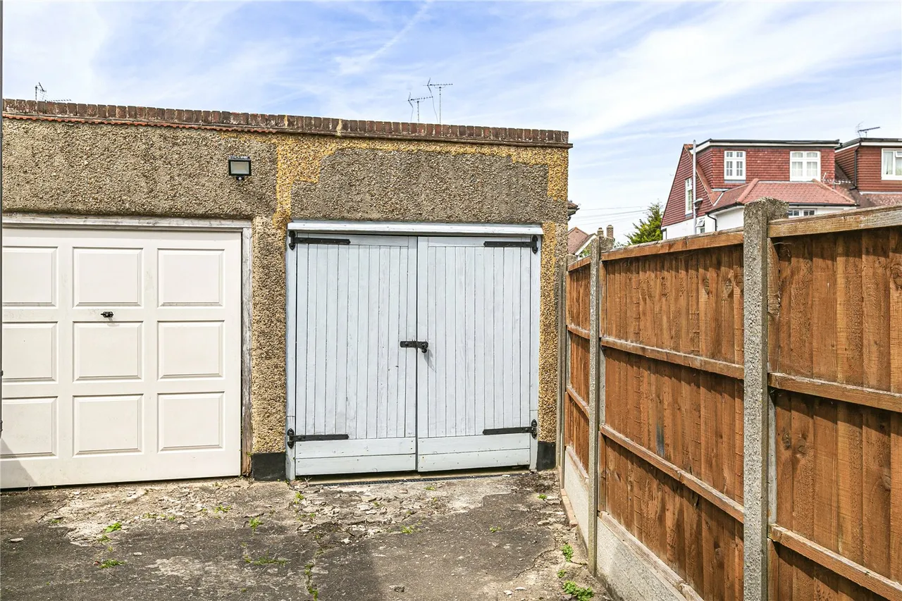 Whitton Manor Road, Isleworth, TW7, photo 18