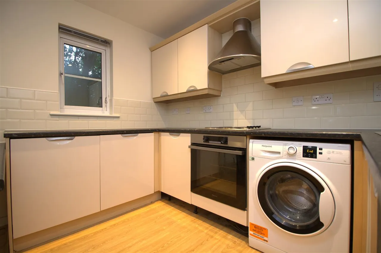 Christy Close, Hyde, photo 5