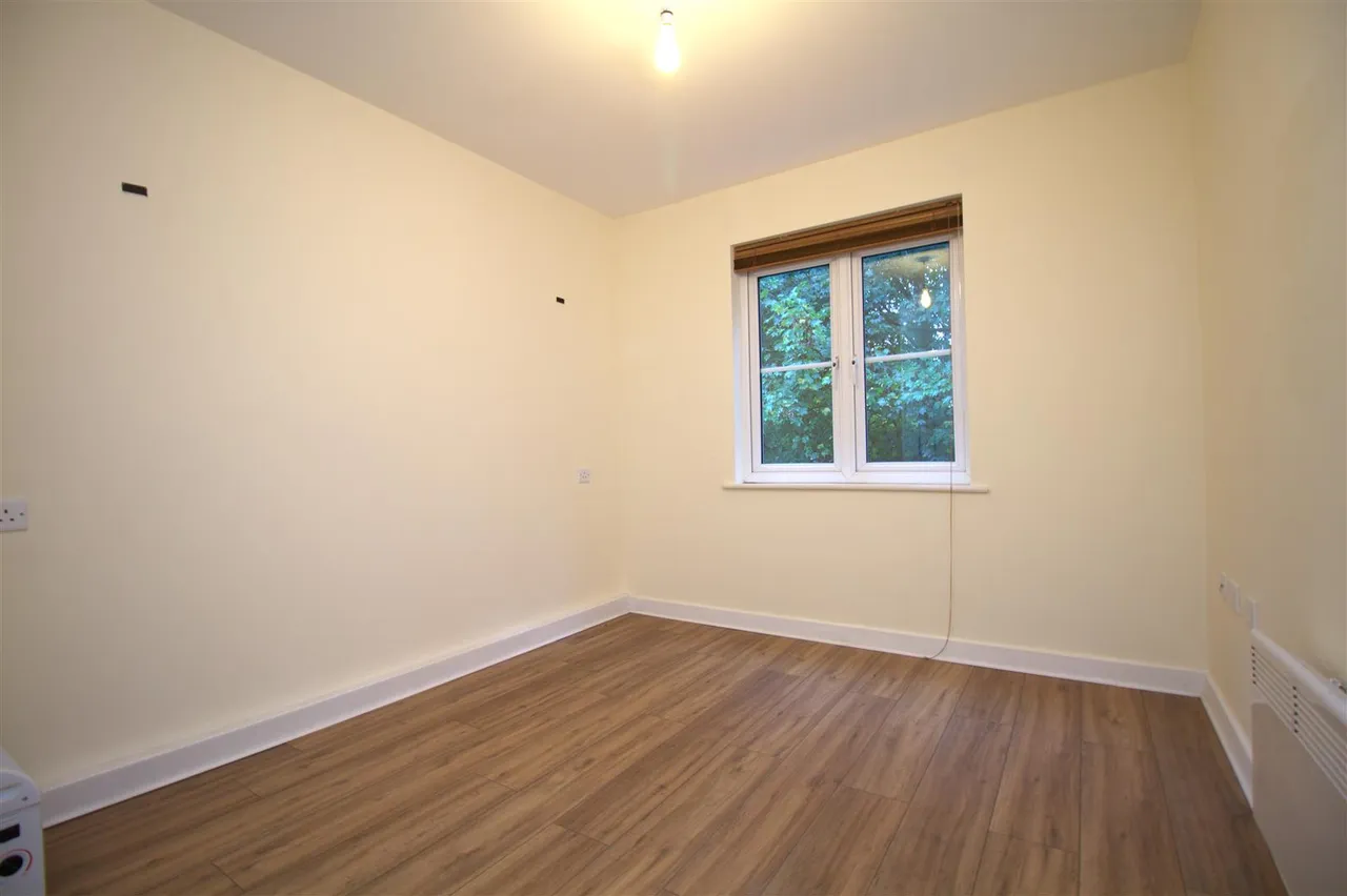 Christy Close, Hyde, photo 7