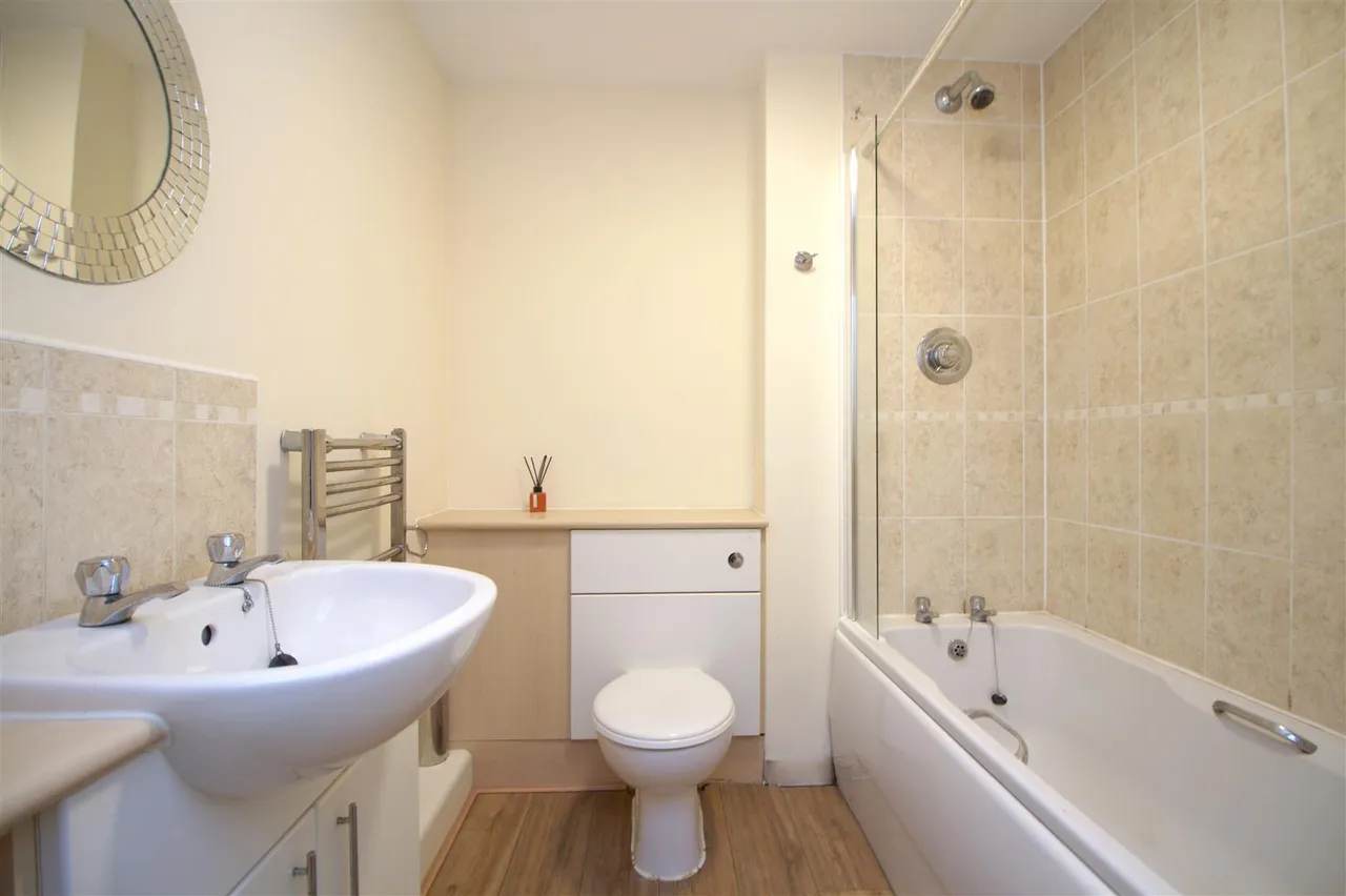 Christy Close, Hyde, photo 8