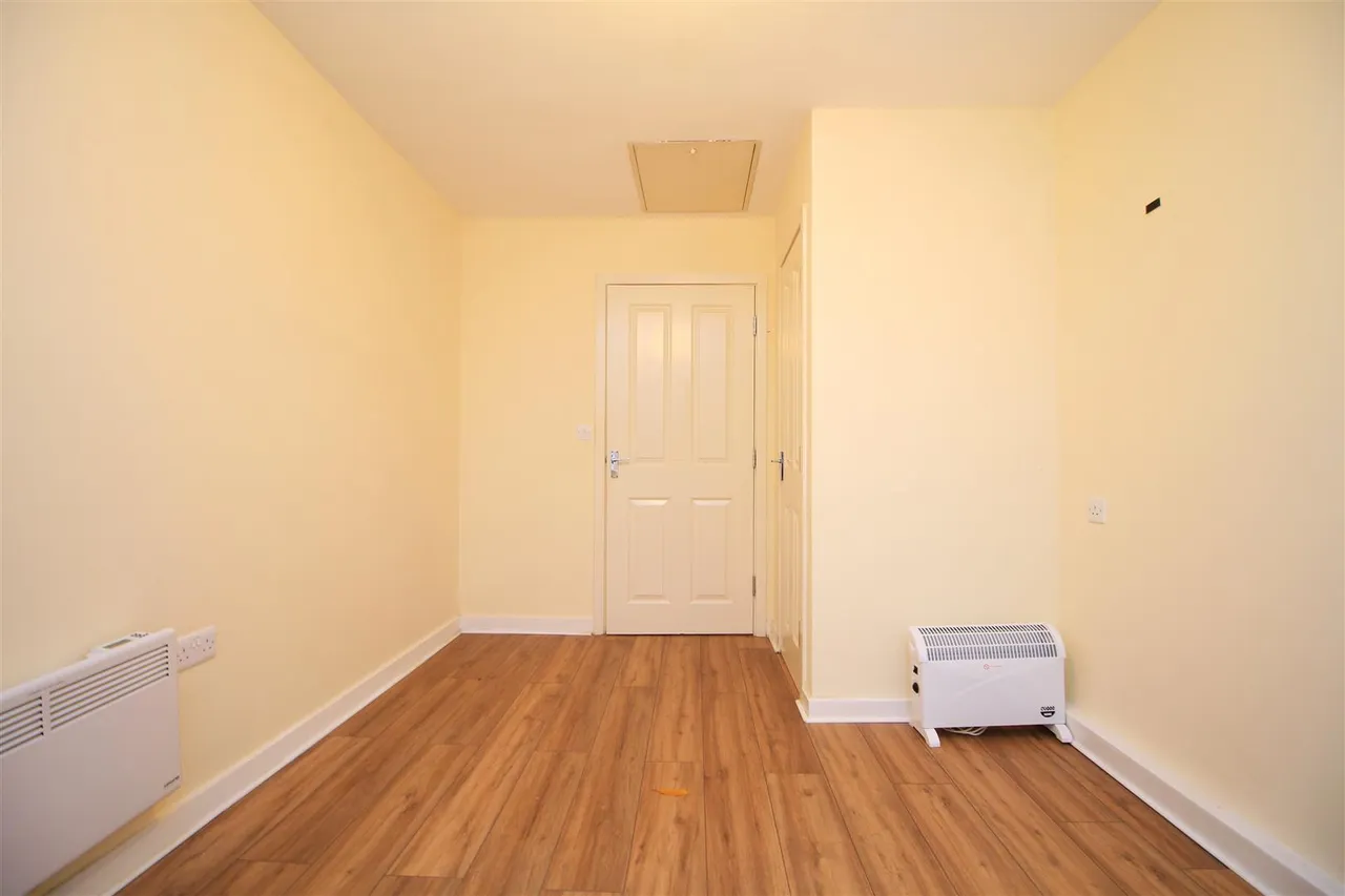 Christy Close, Hyde, photo 6