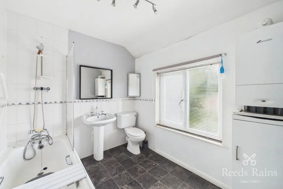 Queens Walk, Ossett, West Yorkshire, WF5, photo 5