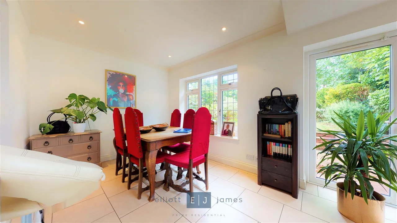 Forest Terrace, High Road, Chigwell, photo 6