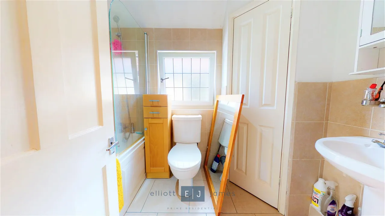 Forest Terrace, High Road, Chigwell, photo 10