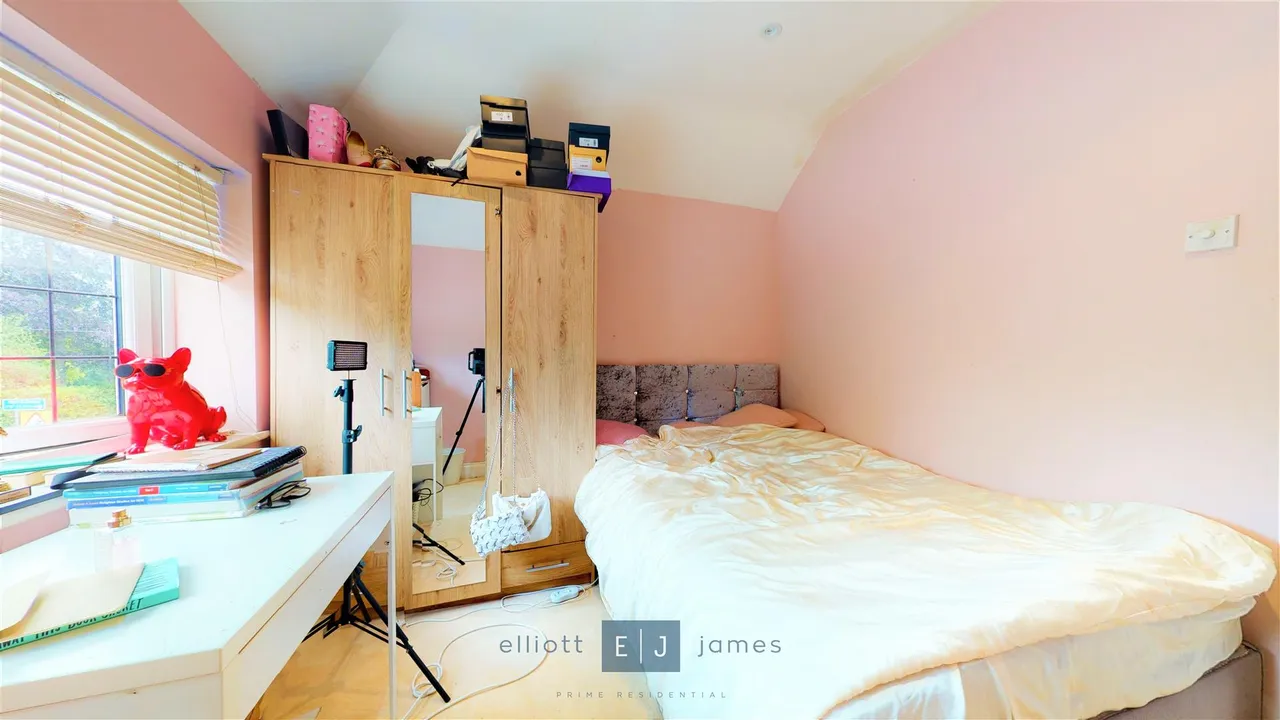 Forest Terrace, High Road, Chigwell, photo 9