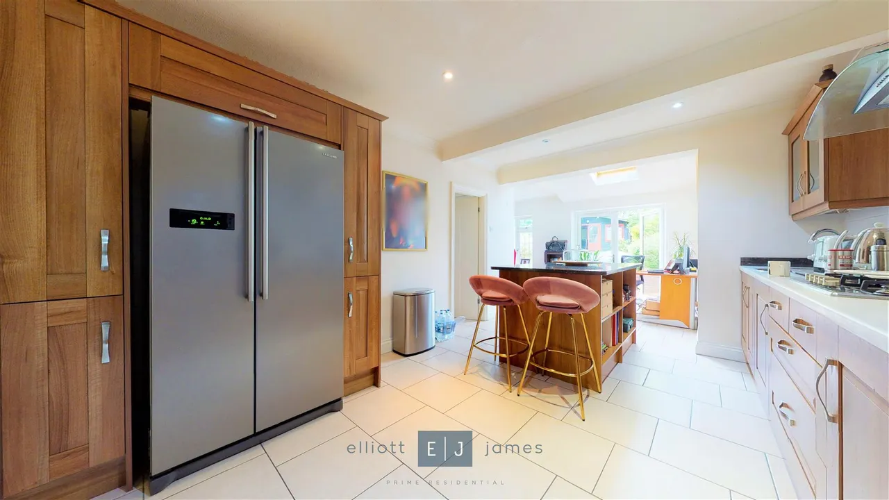 Forest Terrace, High Road, Chigwell, photo 5