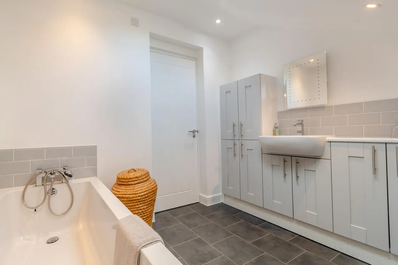 Hinders Lane, Huntley, GL19, photo 11
