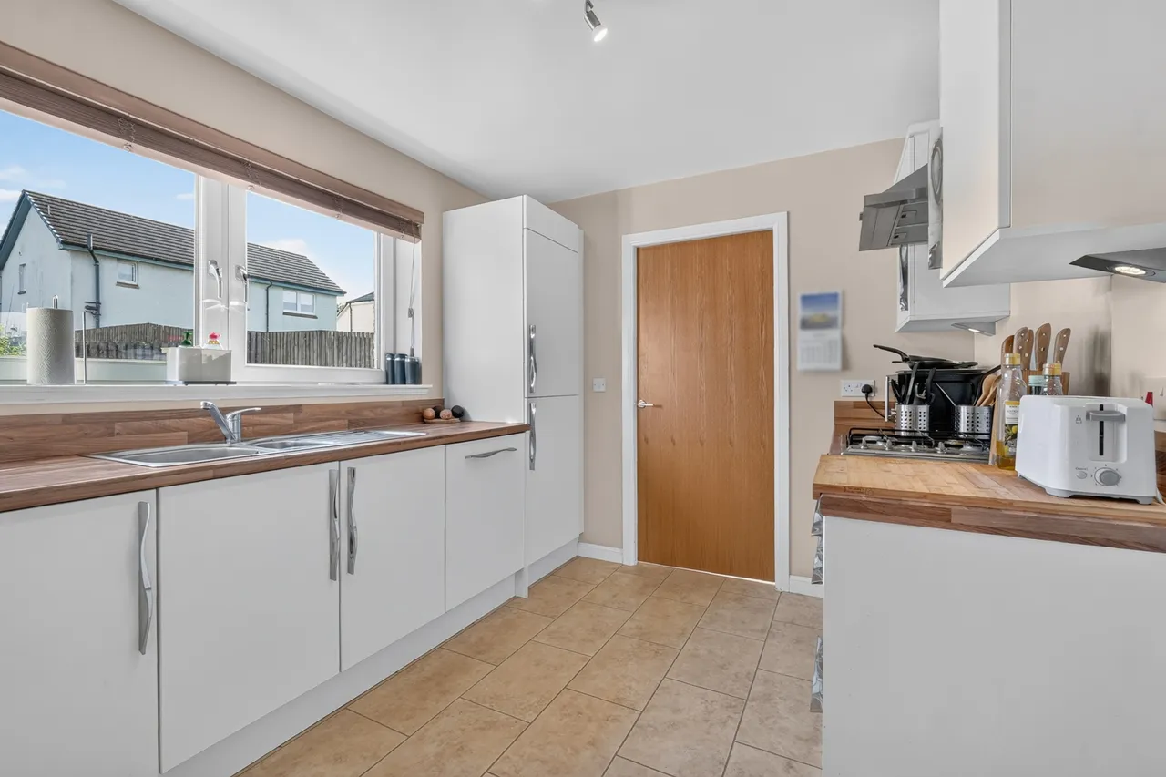 28 Bartonholm Gardens, Irvine, KA12 8TD, photo 5