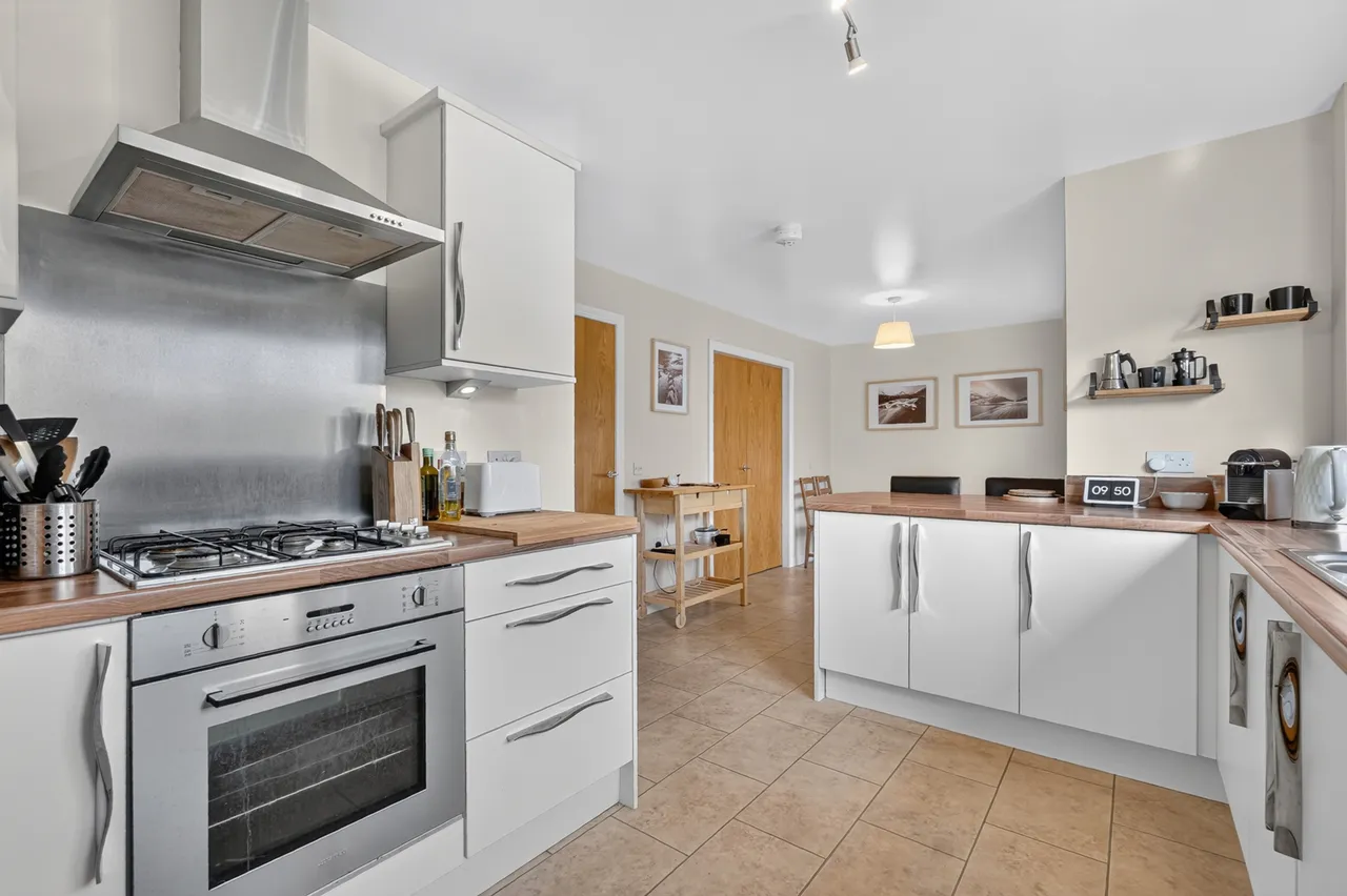 28 Bartonholm Gardens, Irvine, KA12 8TD, photo 6