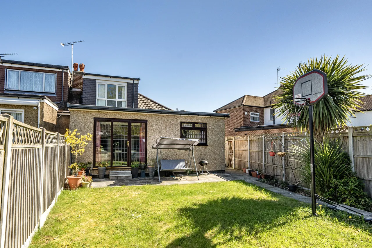 Alverstone Avenue, East Barnet, Barnet, Greater London, EN4 8EE, photo 16