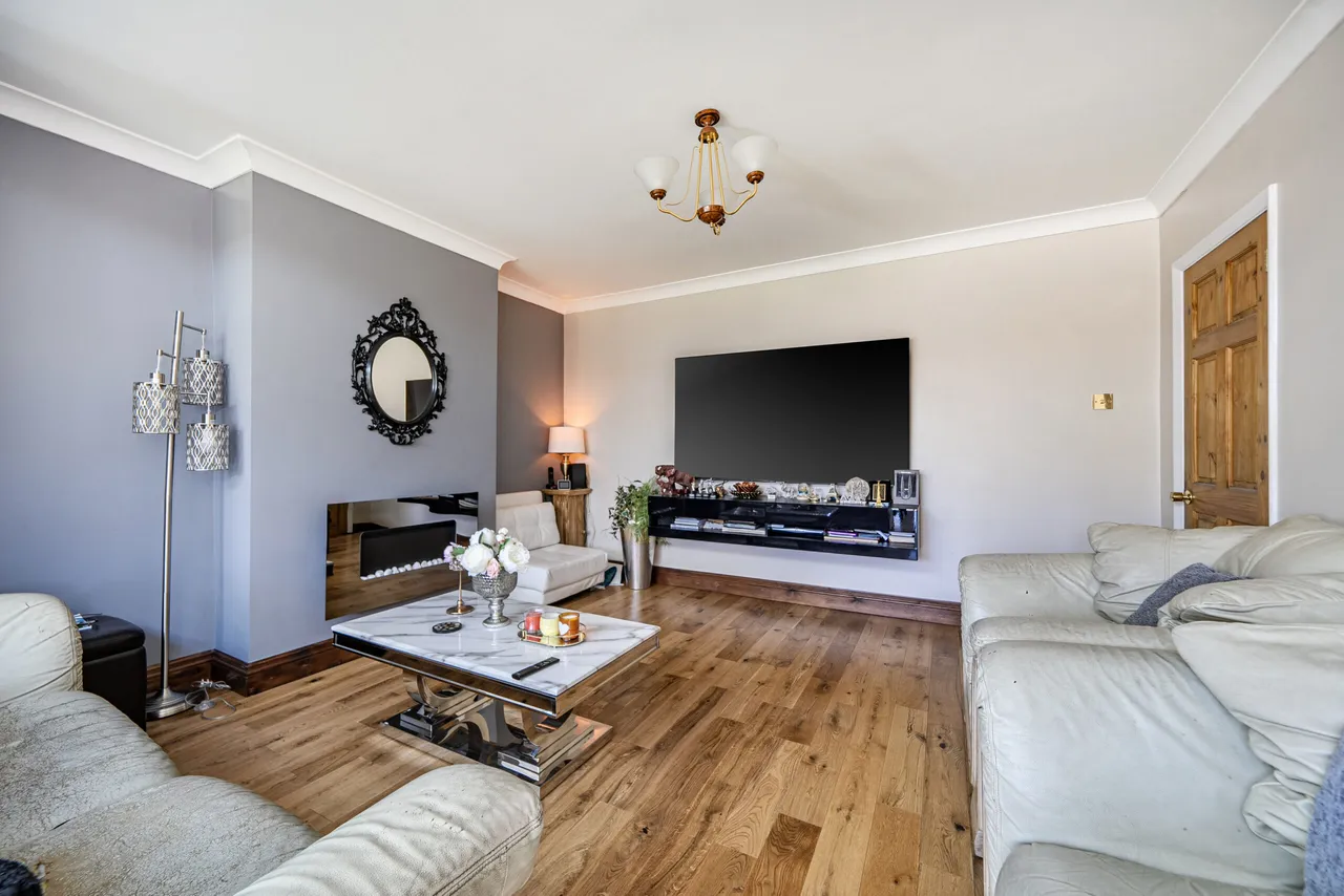 Alverstone Avenue, East Barnet, Barnet, Greater London, EN4 8EE, photo 3