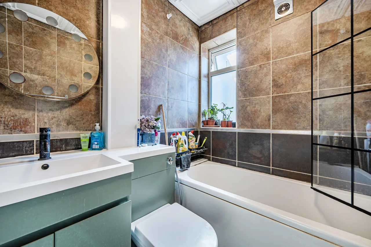 Alverstone Avenue, East Barnet, Barnet, Greater London, EN4 8EE, photo 14