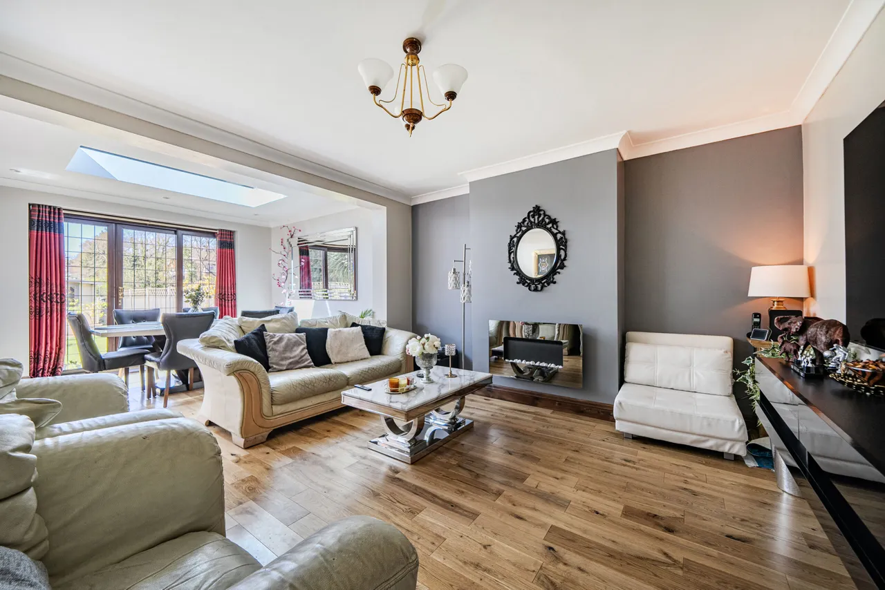 4 bed house for sale — Alverstone Avenue, East Barnet, Barnet, Greater London, EN4 8EE