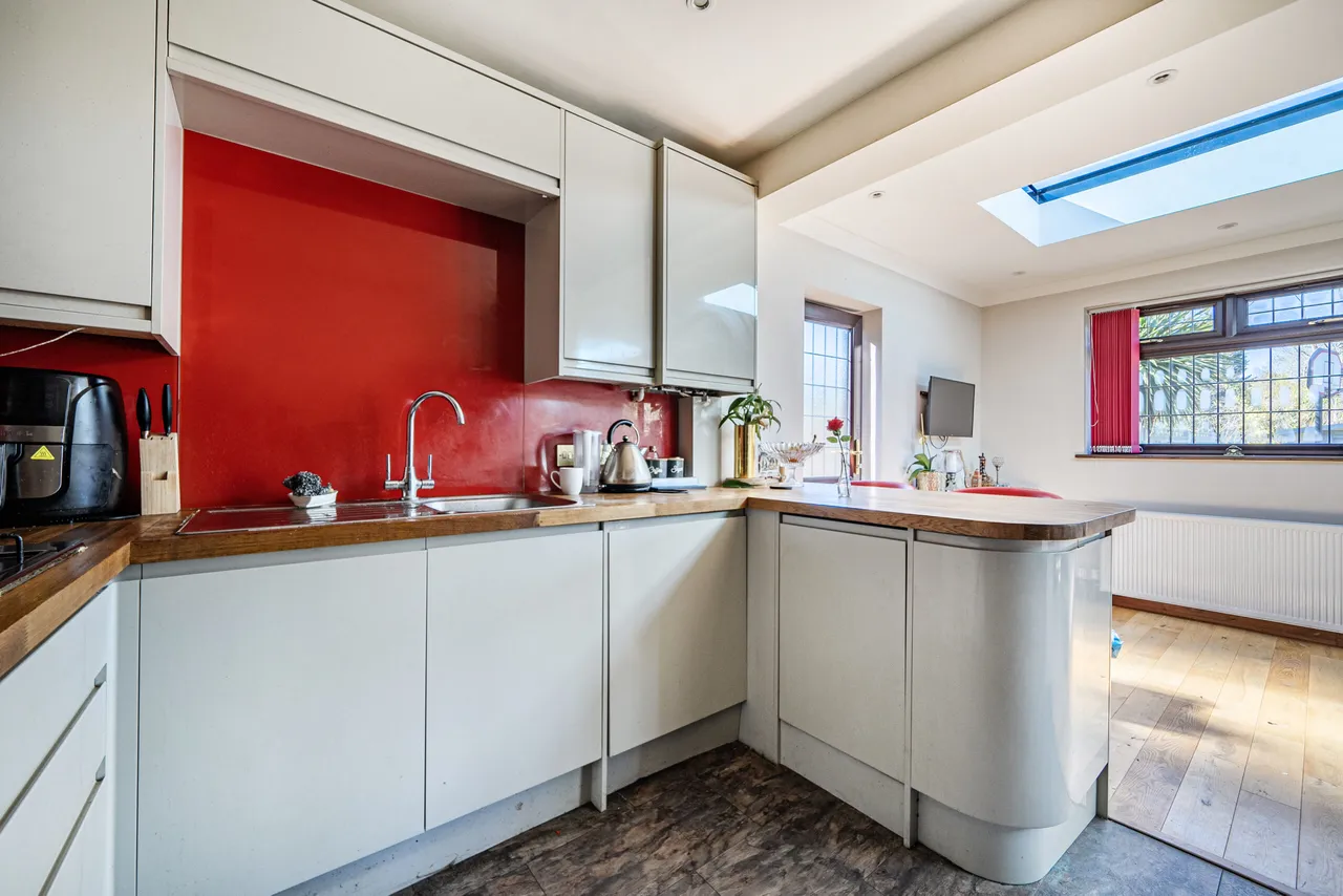 Alverstone Avenue, East Barnet, Barnet, Greater London, EN4 8EE, photo 6