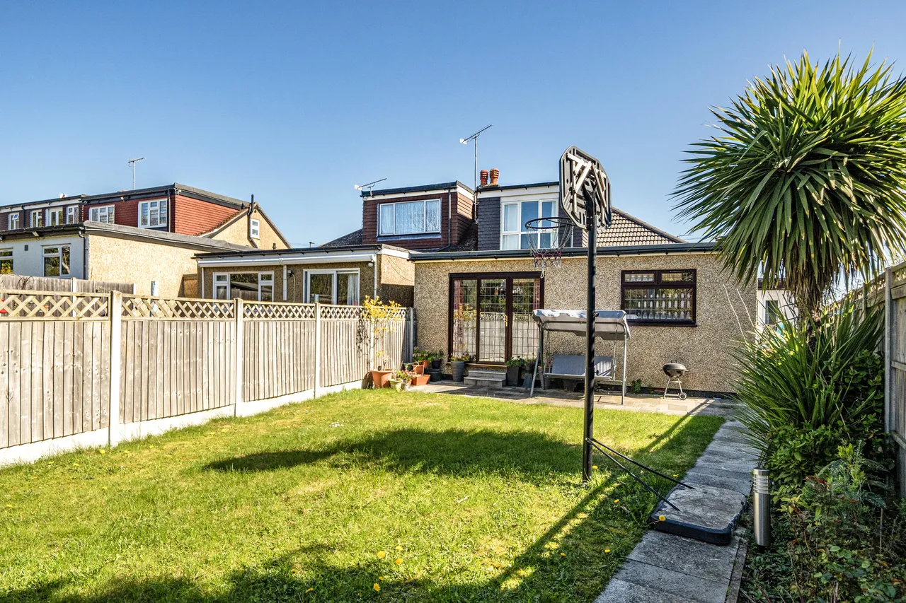 Alverstone Avenue, East Barnet, Barnet, Greater London, EN4 8EE, photo 18