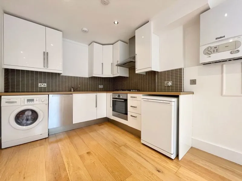 1 bed flat to rent — Holloway Road, London N7 8DD