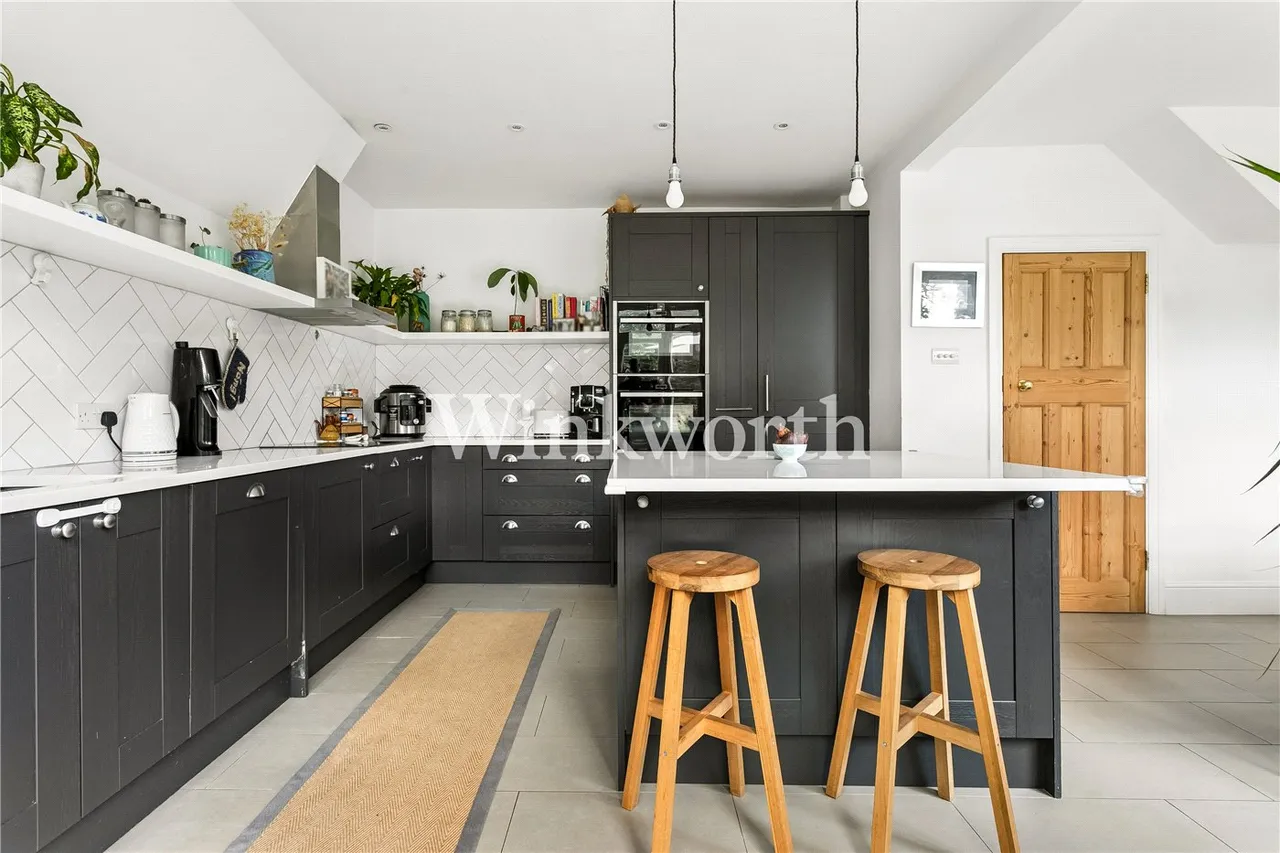 Hazelwood Lane, London, N13, photo 5