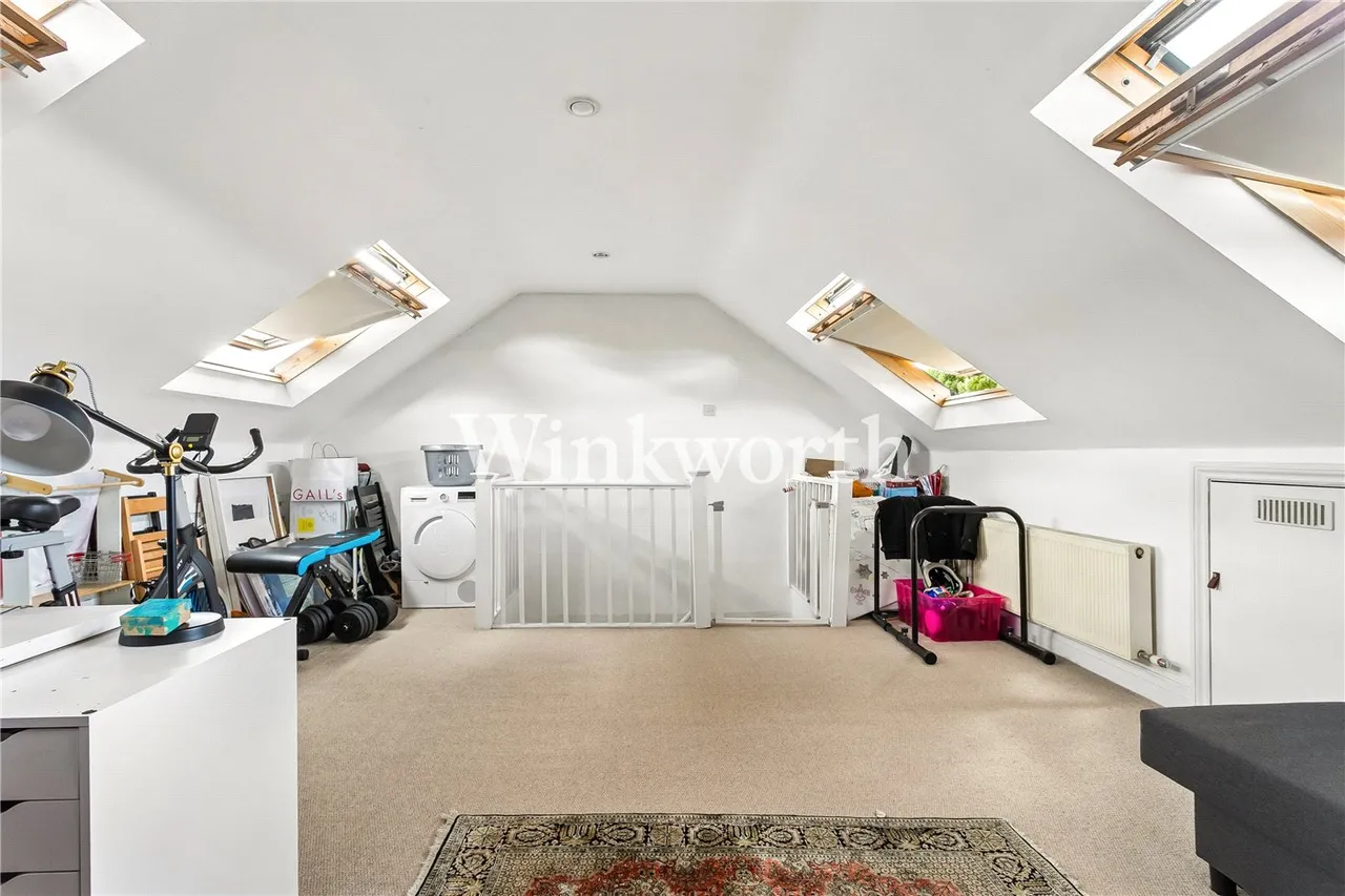 Hazelwood Lane, London, N13, photo 15