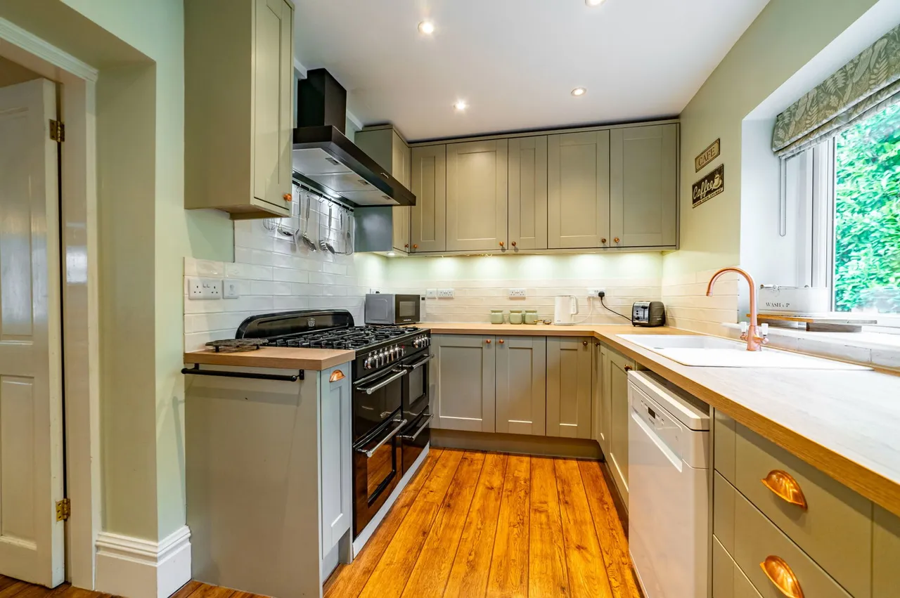 King Street, Dukinfield, SK16, photo 11