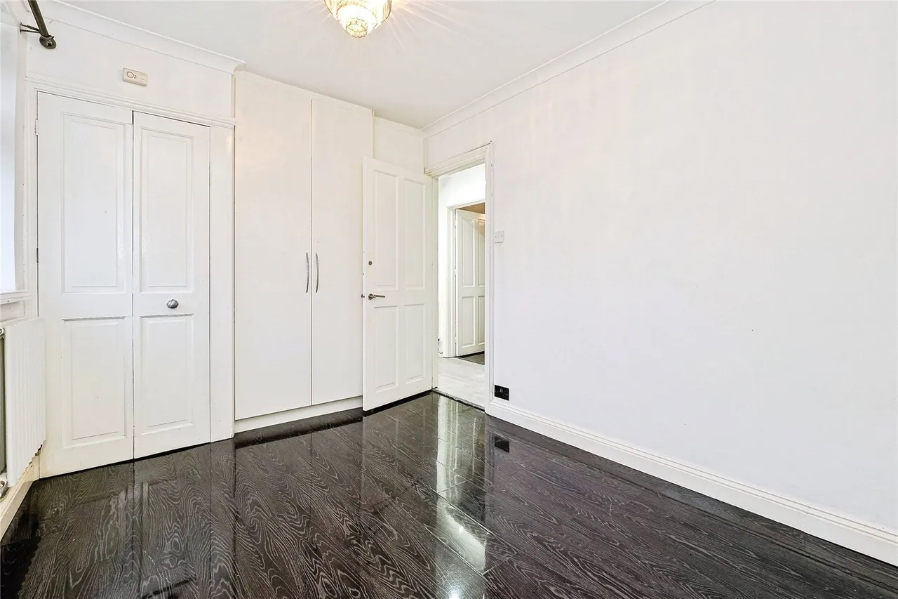 Claybury Broadway, Ilford, IG5, photo 12